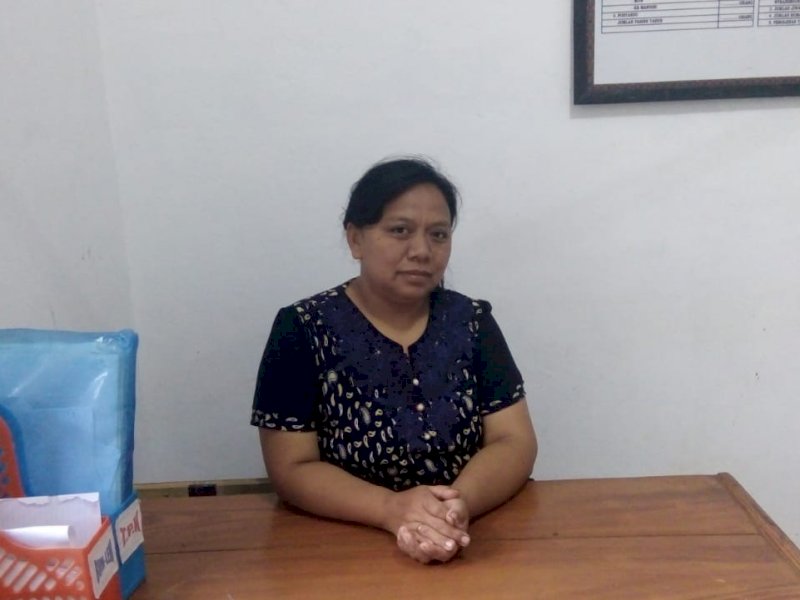 Kasi Pemerintah Lembang Sereale Paulina.