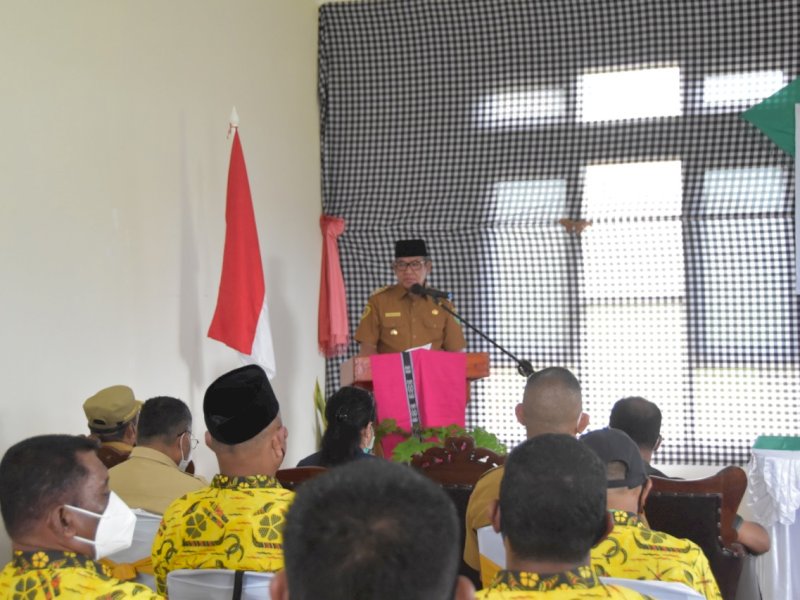 Bupati Malra Thaher Hanubun saat menghadiri Musrenbang di Kecamatan Hoat Sorbay. 