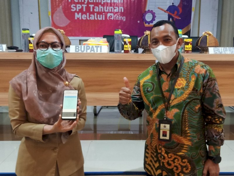 Bupati Luwu Utara, Indah Putri Indriani, mejadi wajib pajak pertama yang melakukan pelaporan SPT melalui e-Filing di awal tahun 2021 ini.