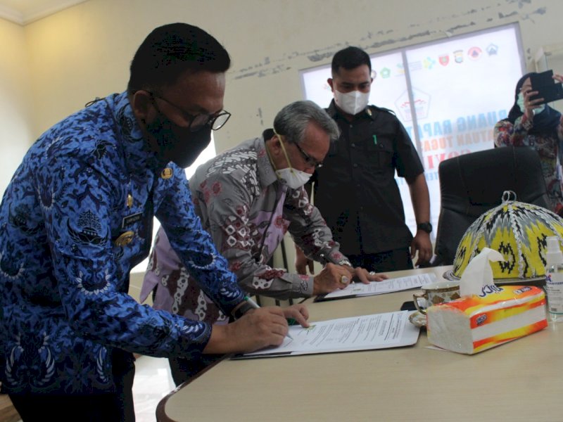 Penandatanganan kerjasama Pemkab Bantaeng-AK Manufaktur. 