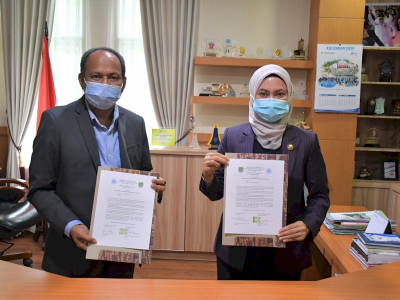 Penandatanganan MoU antara Bupati Luwu Utara Indah Putri Indriani dan Direktur ATI Dewantara Palopo DR Suaedi SPd M Si, Rabu (17/2/2021), di Ruang Kerja Bupati Luwu Utara. 