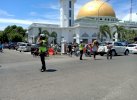Polwan di Wajo Lakukan Pengamanan untuk Jamaah Salat Jum'at