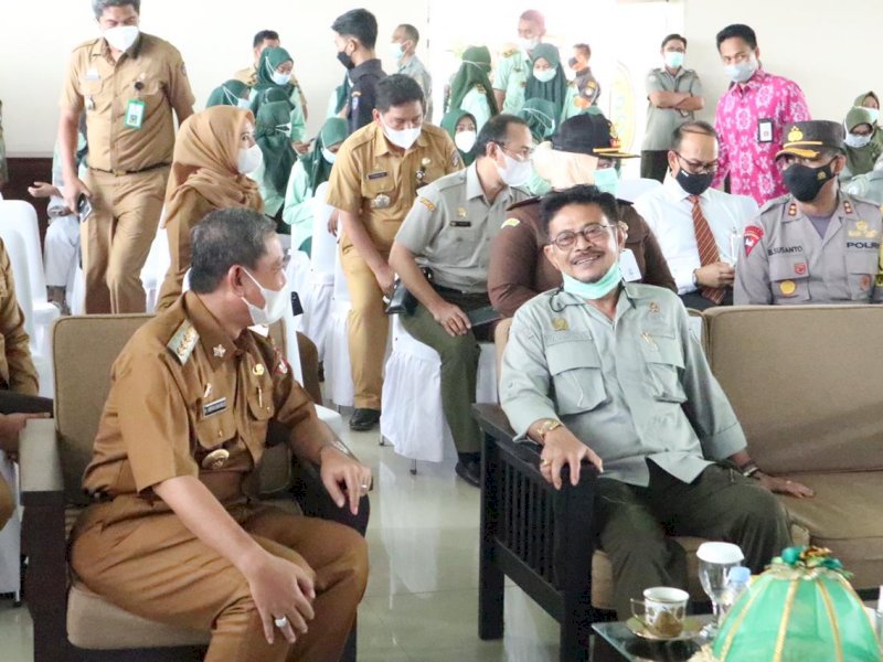 Bupati Wajo Amran Mahmud bersama Mentan SYL. 