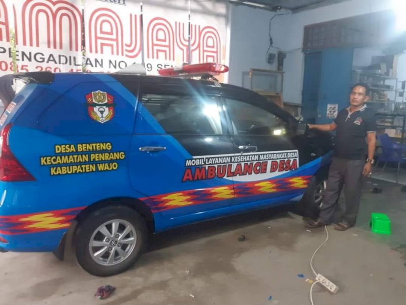 Branding mobil ambulance desa di Wajo. 