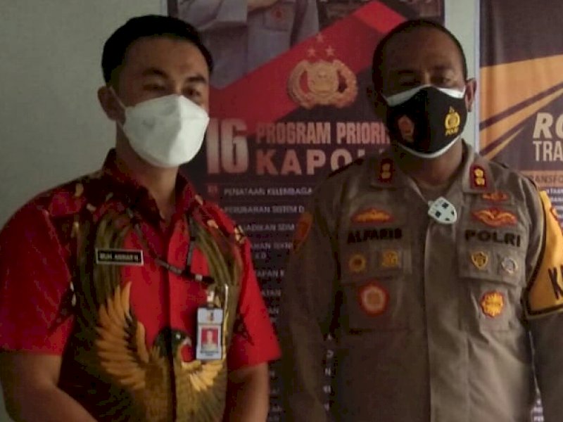 Kapolres Tual AKBP Alfaris Pattiwael bersama Ketua Tim Internal Penilaian Zona Integritas Mabes Polri Kombes Pol Muhamad Anwar Nasir.