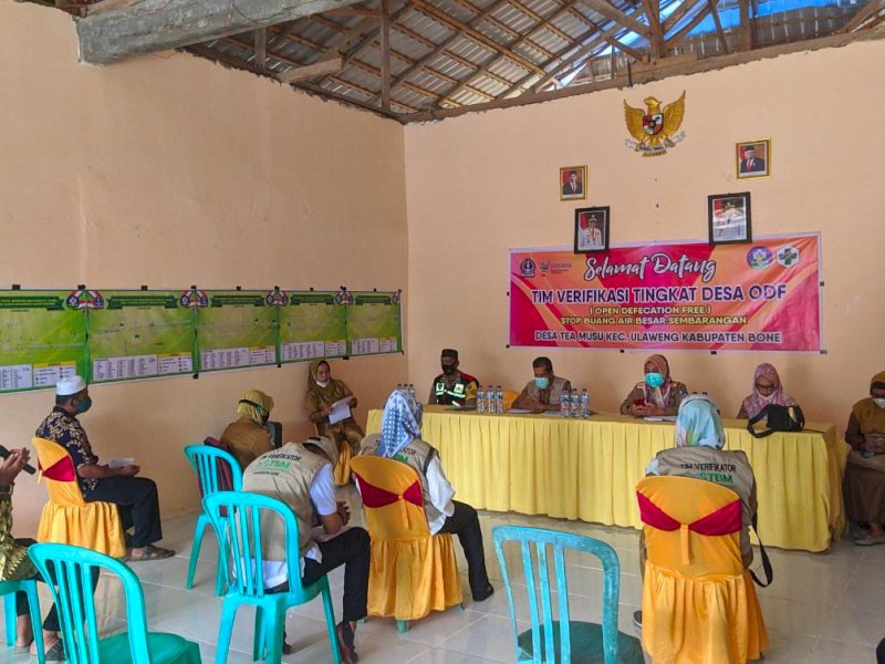 Tim Verifikasi saat menyambangi Pemdes Tea Musu. 