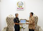 Serahkan Penghargaan, Plt Gubernur Sulsel Apresiasi Kanwil Bea Cukai