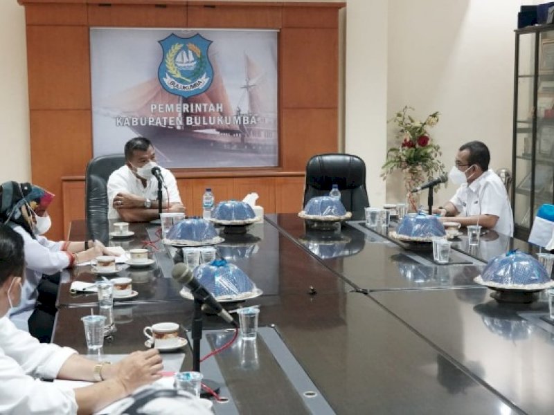 Bupati Bulukumba menerima pengurus Dewan Pendidikan. 