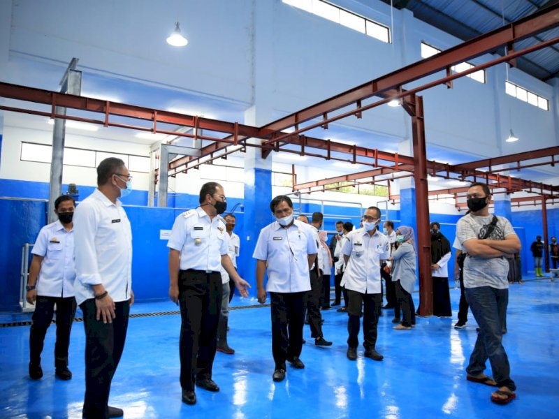 Wali Kota Makassar Danny Pomanto saat mengunjungi RPH Antang. 