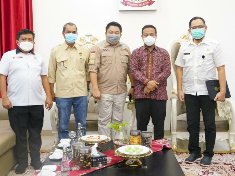 Plt Gubernur Sulsel Andi Sudirman Sulaiman saat menerima kunjungan pengurus Badan Pengelola Geopark Maros Pangkep. 