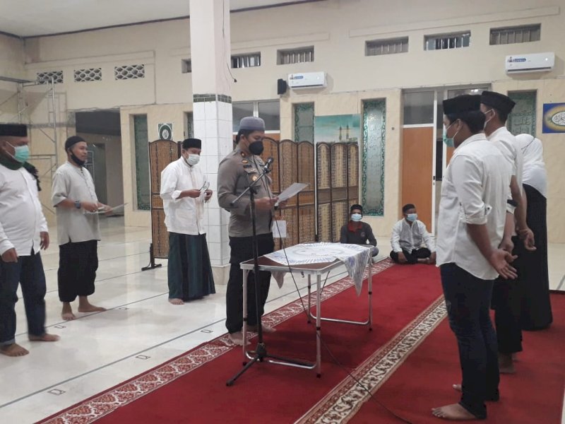 Pengukuhan Pengurus Masjid Maradekaya. 