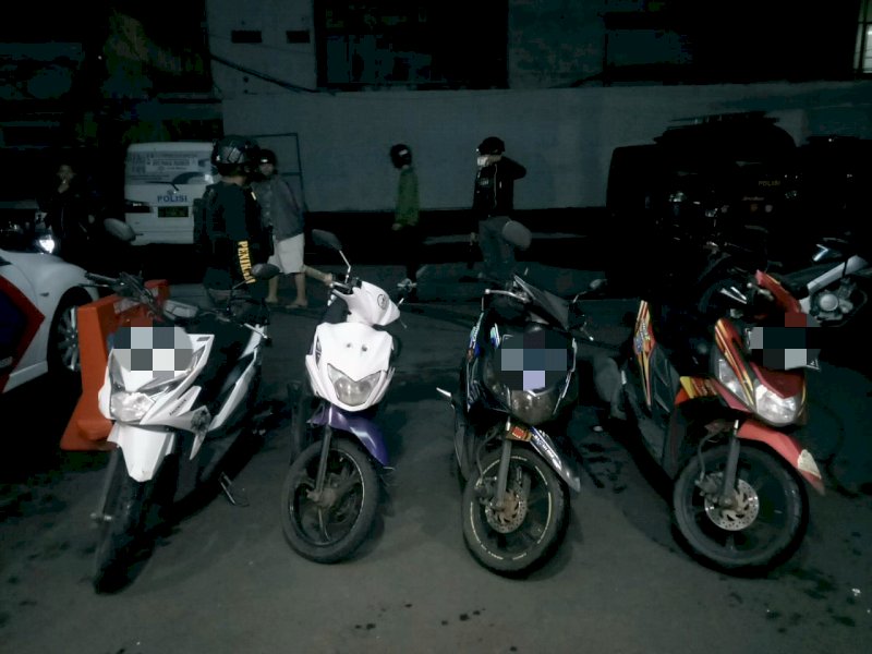 Sepeda motor balap liar yang diamankan Tim Penikam Polrestabes Makassar. 