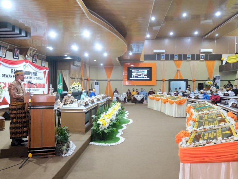 Plt Gubernur Sulsel Andi Sudirman Sulaiman saat memberikan sambutan di HUT ke-61 Parepare. 