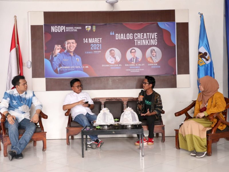 Bupati Bantaeng dan Rijal Djamal saat menjadi narasumber di Dialog KNPI. 
