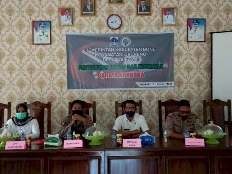 Kapolsek Libureng saat memberikan sosialisasi ke masyarakat. 