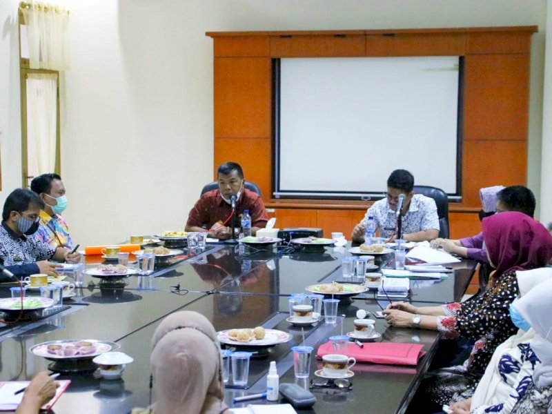 Bupati dan Wakil Bupati Bulukumba saat menggelar rapar dengan Kepala OPD. 