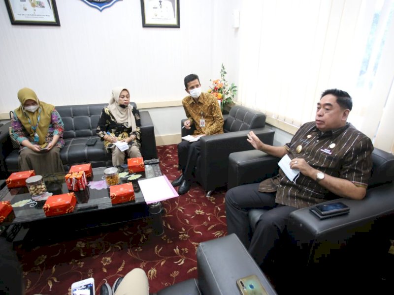 Sekprov Sulsel saat menerima kunjungan Kepala BPTP Kementerian Pertanian Abdul Wahid Rauf. 