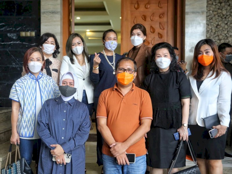 Wali Kota Makassar bersama pengurus Perwanti. 