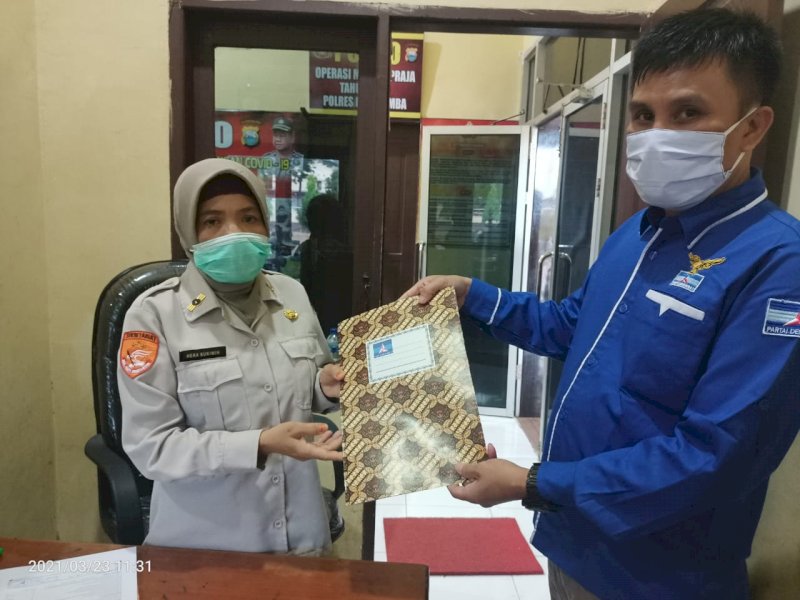 Partai Demokrat Bulukumba menyerahkan surat ke Polres Bulukumba. 