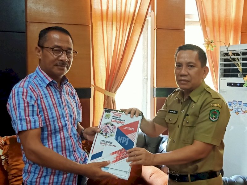 Penyerahan LKPJ 2020 Bupati Lutra ke DPRD. 