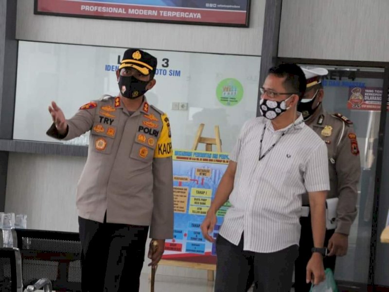 Tim Mabes Polri saat meninjau Polres Bone. 