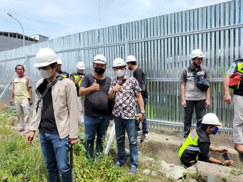 Tim memantai lokasi Pasar Tempe menjelang dimulainya pembangunan fisik. 