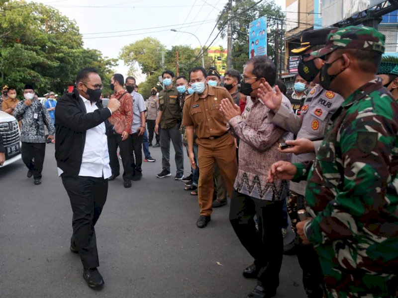 Menag RI saat meninjau lokasi bom bunuh diri di Makassar. 