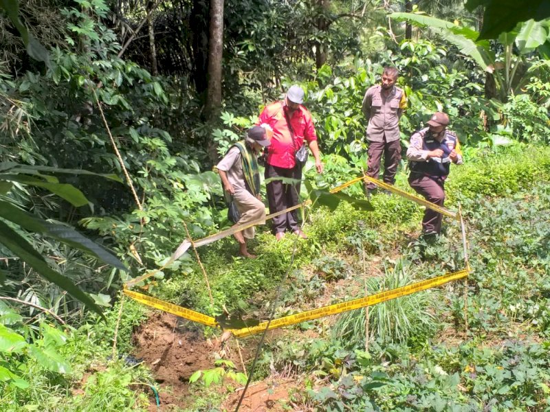 TKP penemuan mayat di Torut. 