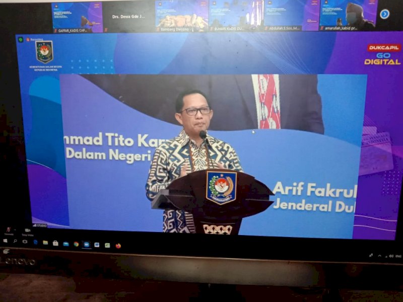 Mendagri Tito saat menyerahkan penghargaan ke Pemkab Wajo melalui virtual. 
