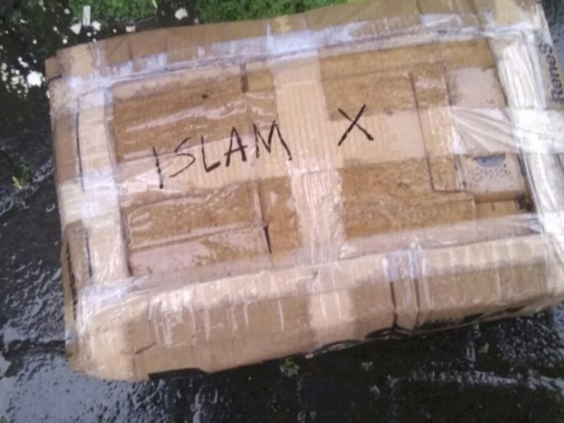 Paket diduga bom yang ditemukan di Makassar. 