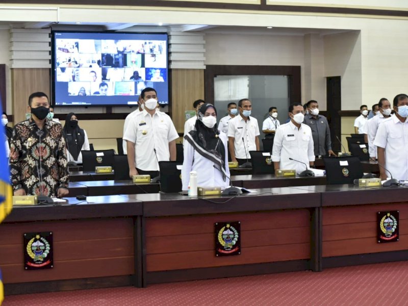Bupati Lutra saat mengikuti Sosialisasi Pengisian Jabatan Pimpinan Tinggi Instansi Pemerintah. 