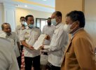 Rede Roni Bare Terima SK Plh Bupati Toraja Utara