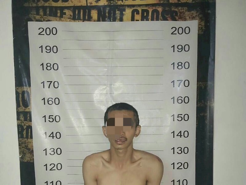 Pencuri HP di Makassar saat diamankan. 