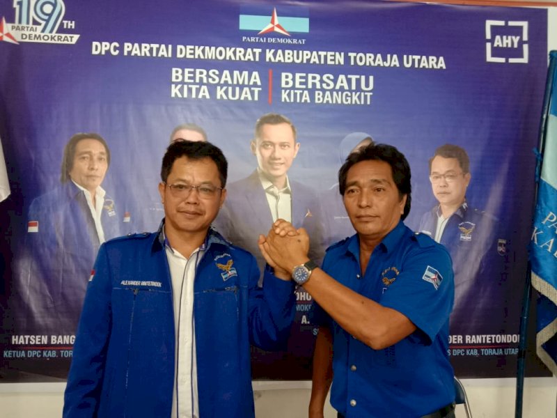 Ketua DPC Partai Demokrat Torut Hatsen Bangri' bersama Sekretaris Alexander Rantetondok. 