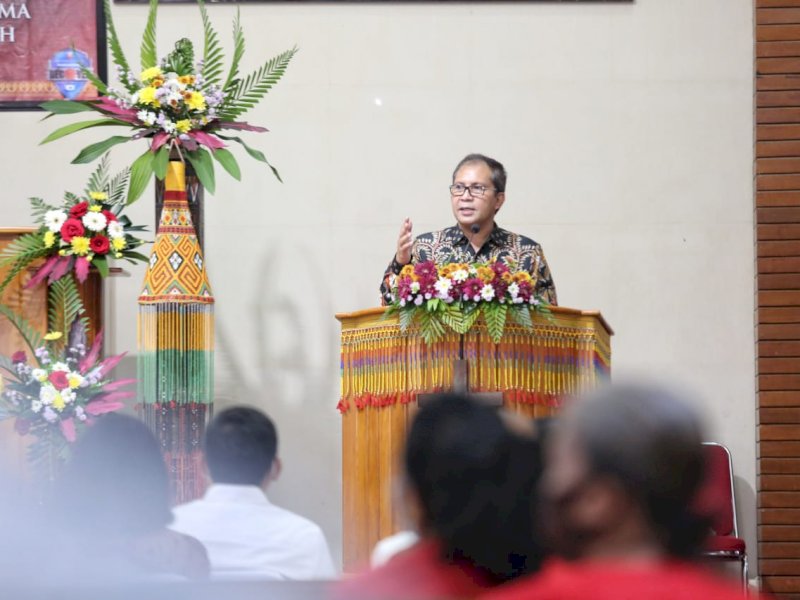 Wali Kota Makassar saat memberikan sambutan di perayaan Paskah Gereja Toraja Jemaat RAMA. 