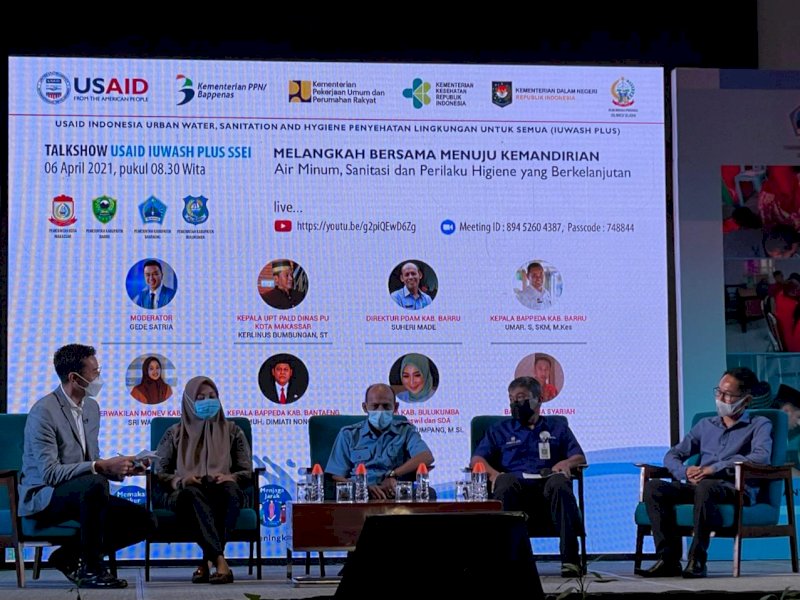 Kepala UPT PAL Dinas PU Makassar Kerlinus Bumbungan saat menjadi narasumber di Talk Show IUWASH PLUS. 