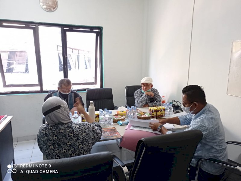 Foto bersama Tim Verifikasi Vaktual Dewan Pers dan Kru PEDOMANMEDIA. 