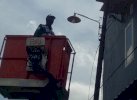 Meski Bulan Puasa, Tim PJU Dinas PU Makassar Tetap Semangat Bekerja