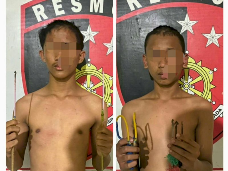 2 remaja terlibat tawuran saat diamankan. 