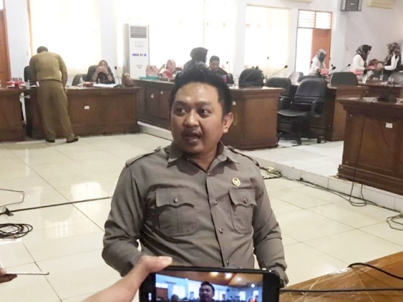 Ketua DPRD Bulukumba H Rijal. 