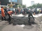 Meski Ramadhan, Tim Satgas Sapu Lubang dan Jalling Dinas PU Makassar Tetap Bekerja