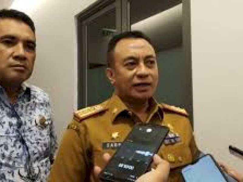 Asisten I Pemkot Makassar M Sabri (baju coklat). 