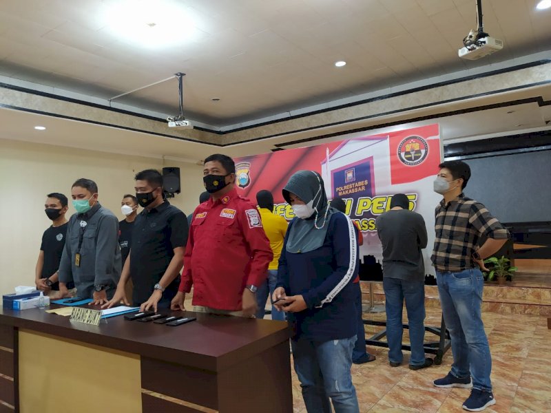 Satres Narkoba Polrestabes Makassar saat menggelar Press Release. 