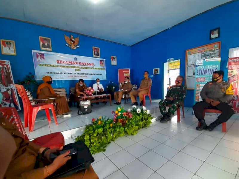 Kepala KPPN Watampone Rintok Juhirman mengunjungi Desa Mallari. 