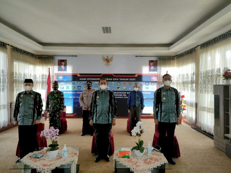 Bupati Wajo saat mengikuti peringatan Otda XXV secara virtual. 