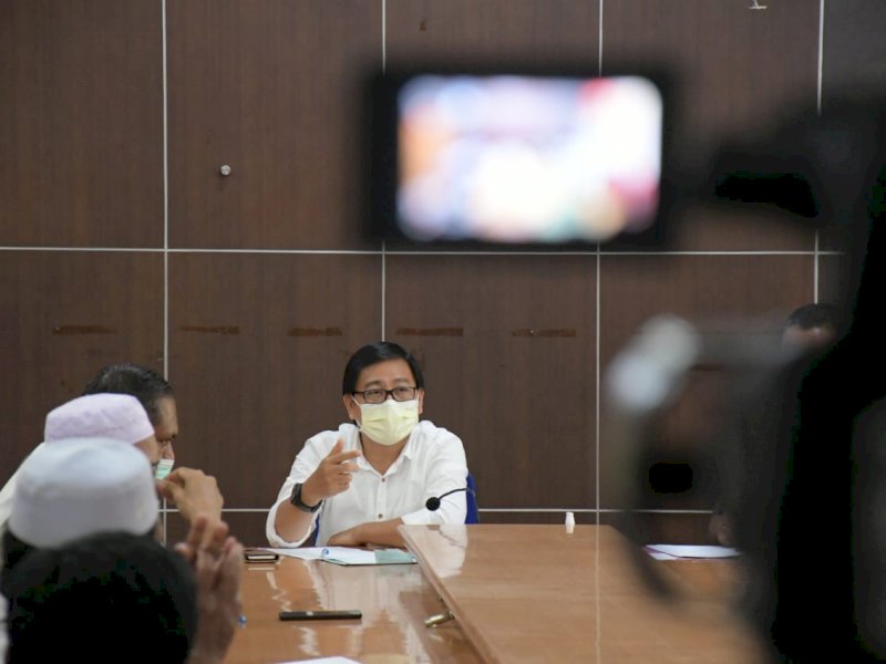 Wabup Lutra Suaib Mansur saat memimpin rapat koordinasi. 