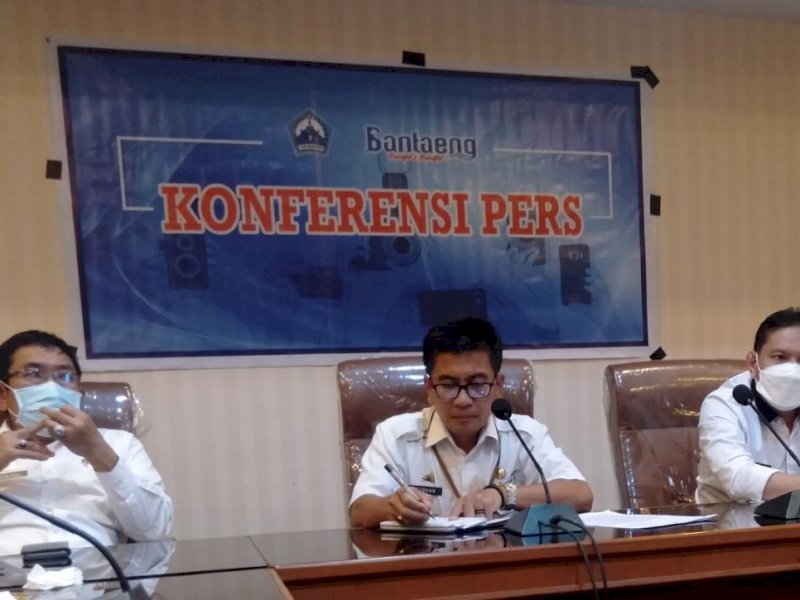 Kadinkes Bantaeng Ihsan (kanan). 