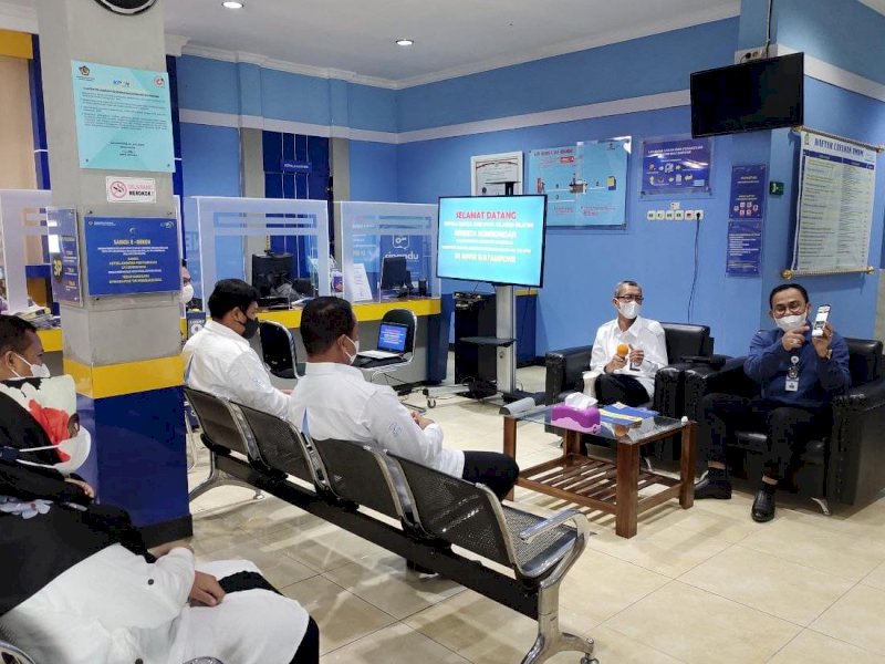 Kepala KPPN Watampone, Rintok Juhirman memberi penjelasan terkait realisasi belanja APBN. 