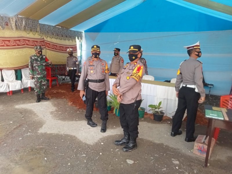 Pengecekan posko penyekatan di perbatasan Wajo-Bone. 