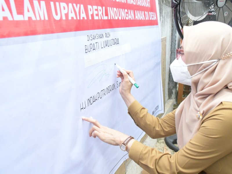 Bupati Lutra Indah Putri Indriani saat melaunching Inovasi Layar Desa. 